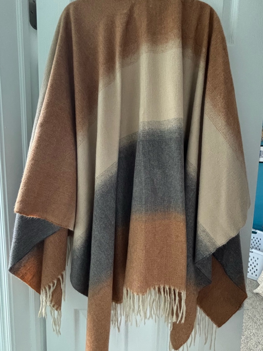 NWT Charlie Paige Ombre Fringe Poncho - Tan, Cream & Gray - Picture 5 of 7